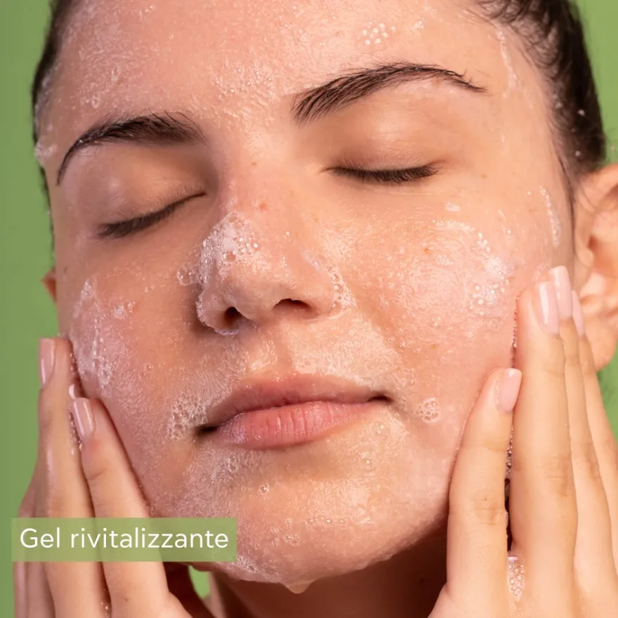 Apivita Gel Detergente Delicato Purificante Viso Con Lime E Propoli Per Pelle Grassa 200ml